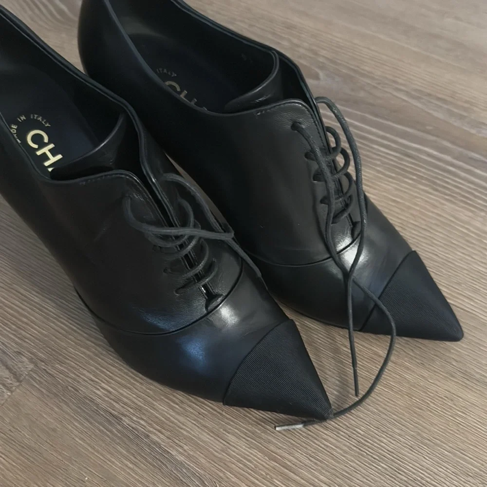 New Chanel heeled black leather boots - Picture 6 of 7